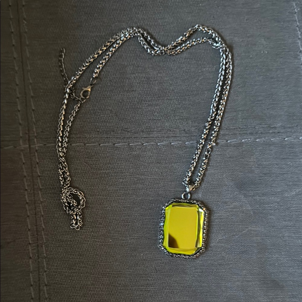 Chic Silver Necklace with Yellow Pendant